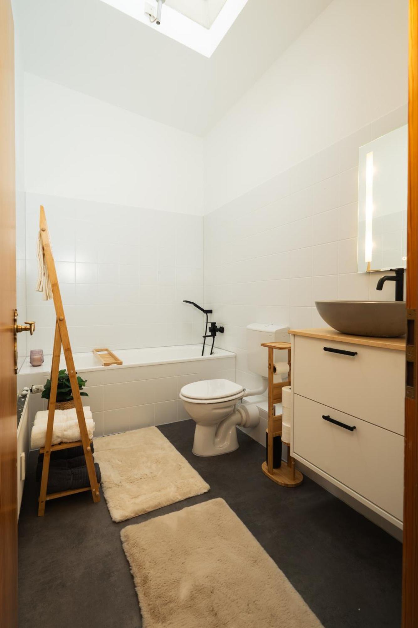 Staywell - Lichtdurchflutetes Apartment Mit Terasse Berlim Exterior foto
